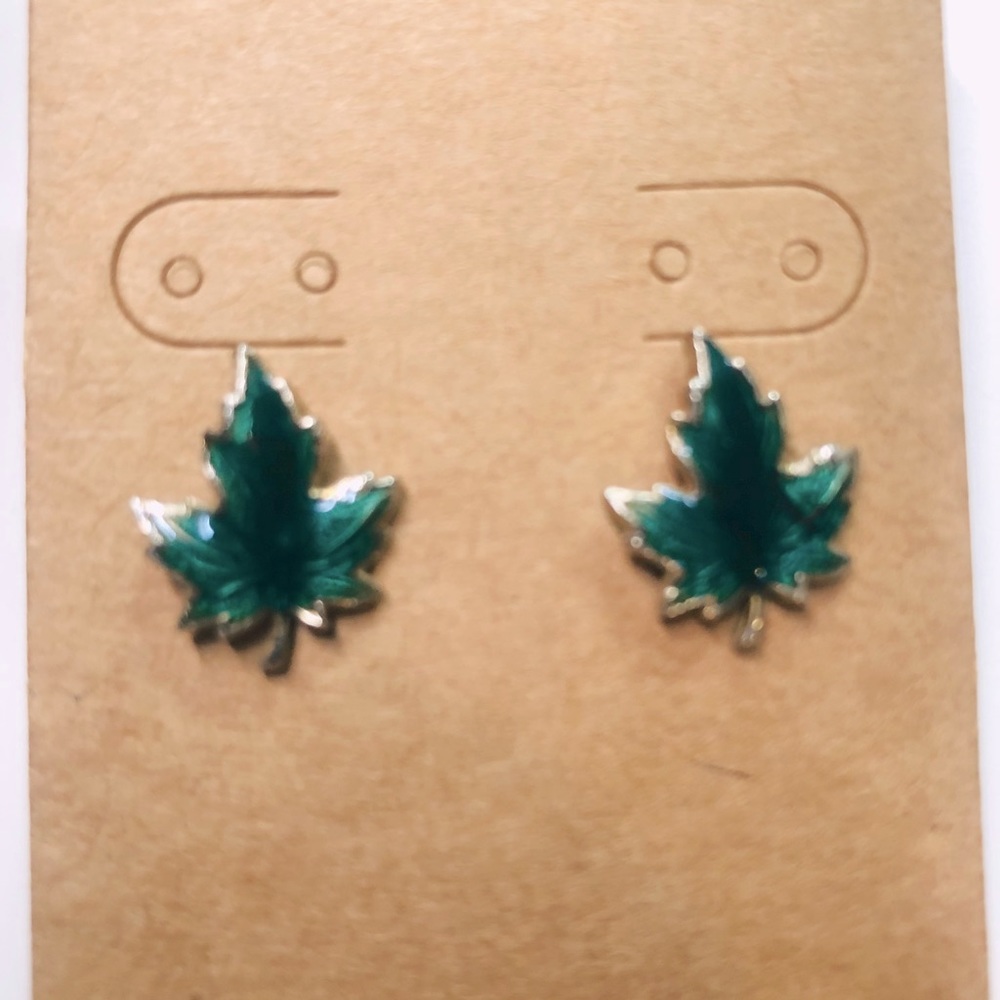 Vintage gold tone, Maple leaf earrings. Pierced.